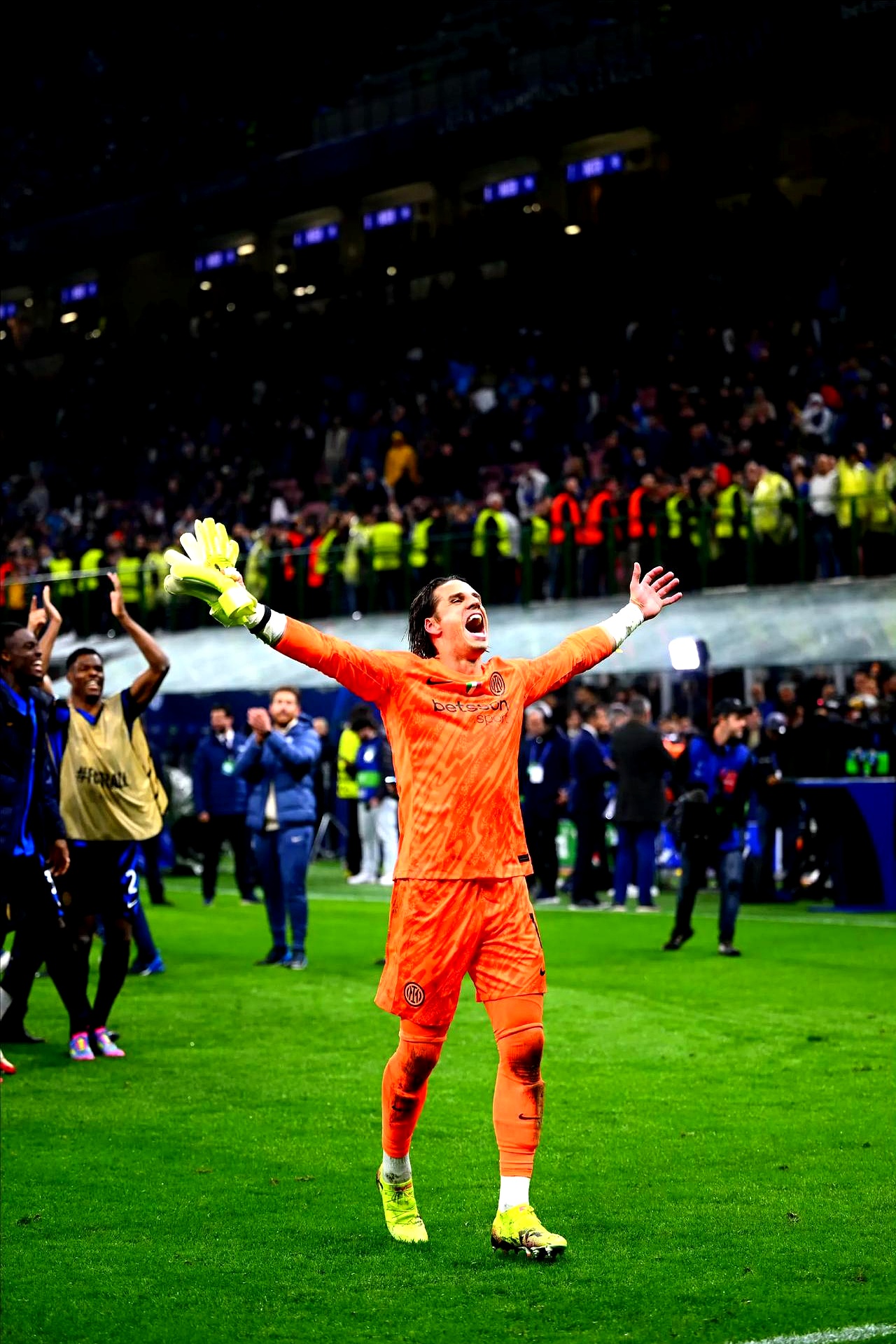 希腊门将神勇发挥，帮助热那亚逼平国米的简单介绍