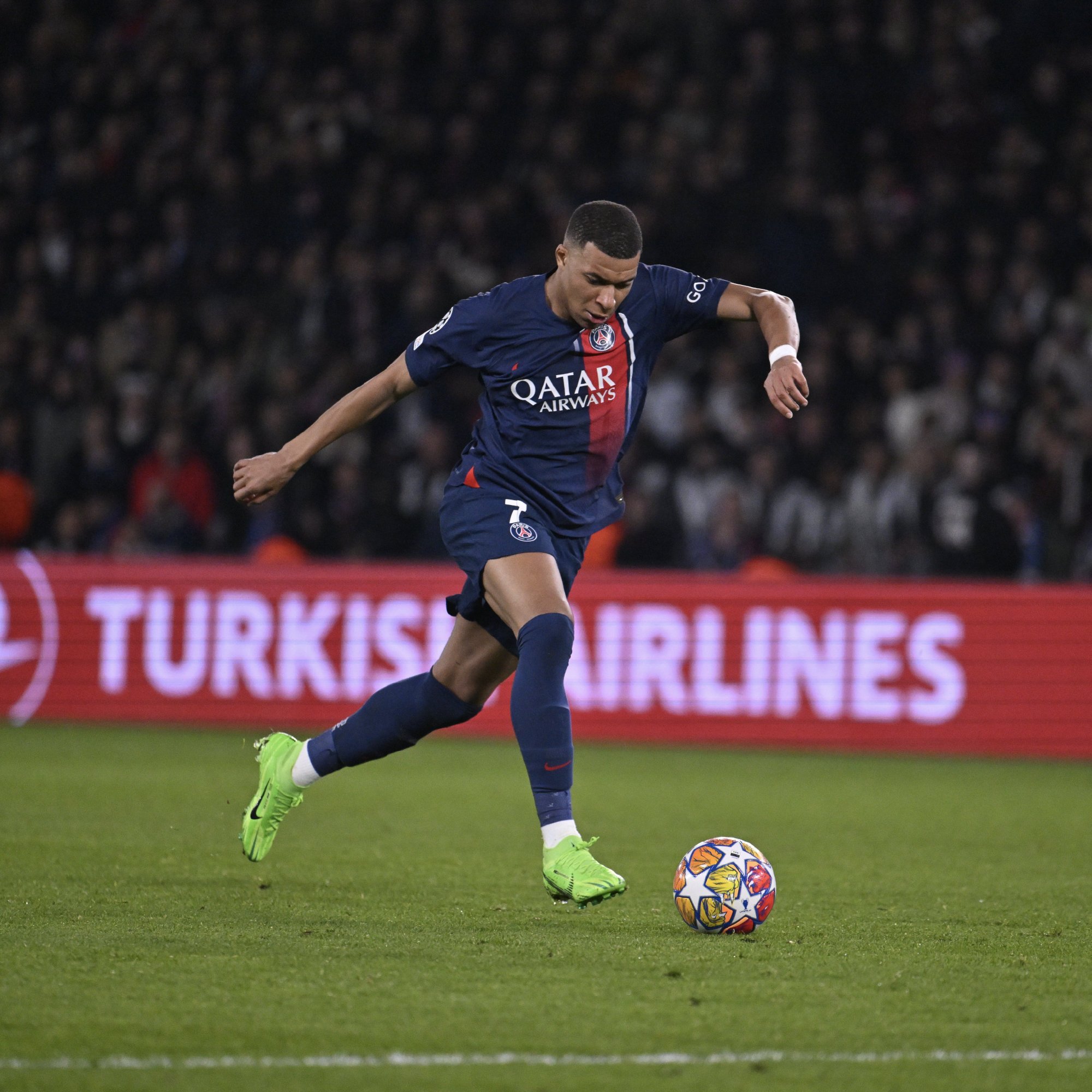 姆巴佩传射破门,帮助巴黎轻取胜利的简单介绍 姆巴佩传射破门,帮助巴黎轻取胜利的简单介绍