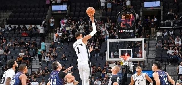 马刺主帅下课,球队状态低迷难控制 马刺主帅下课,球队状态低迷难控制