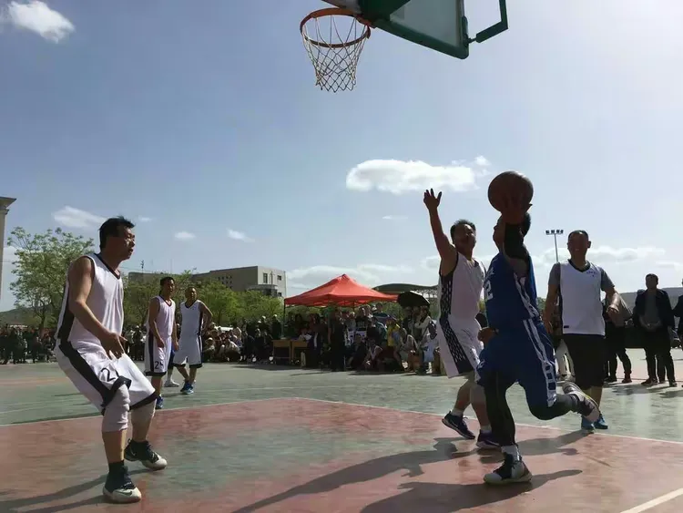 毛里求斯选手在篮球比赛中喜获胜利的简单介绍 毛里求斯选手在篮球比赛中喜获胜利的简单介绍