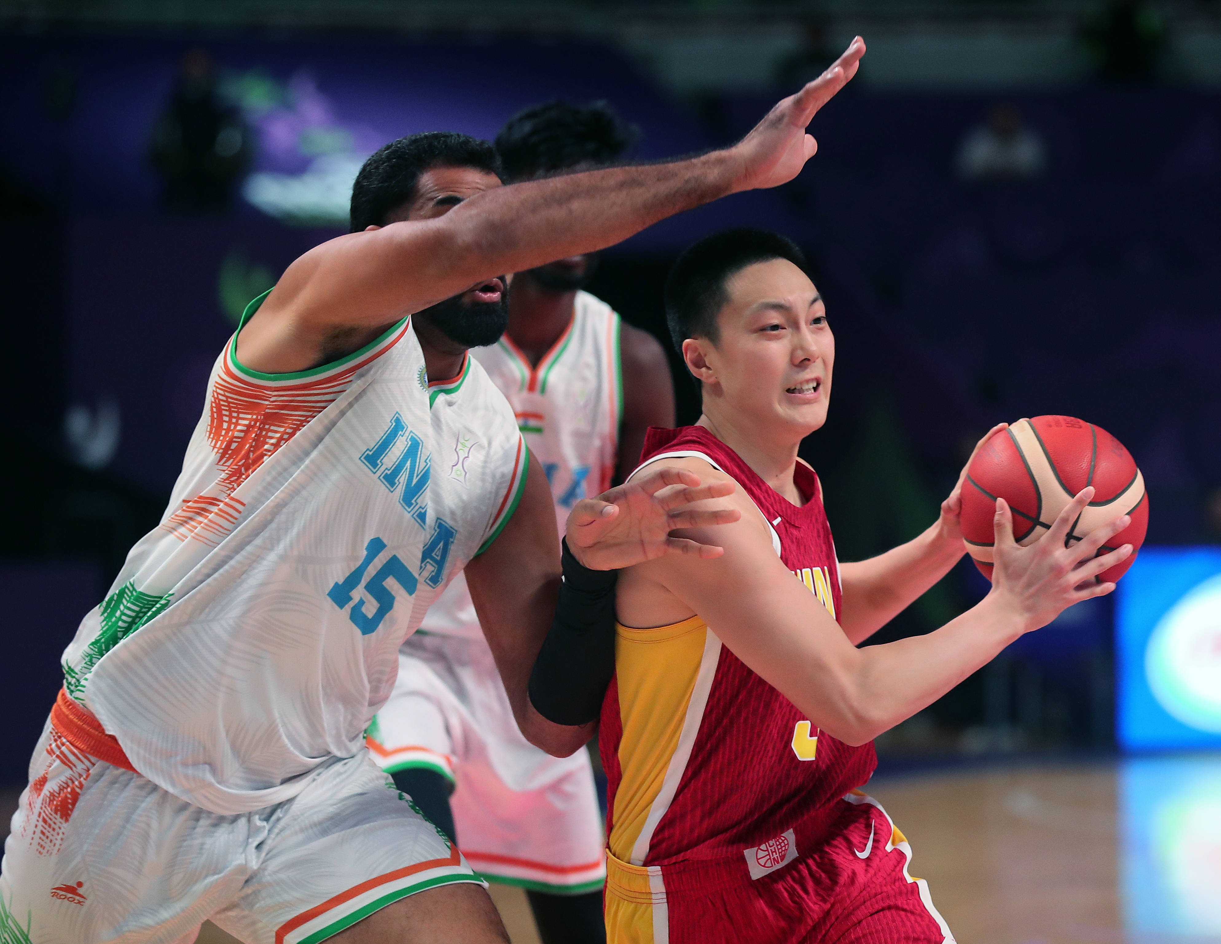 亚洲球队在国际比赛中展现出色技术