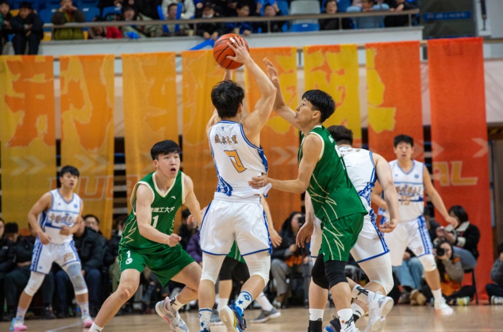 精准的传球和投篮技巧帮助球队夺取胜利的简单介绍