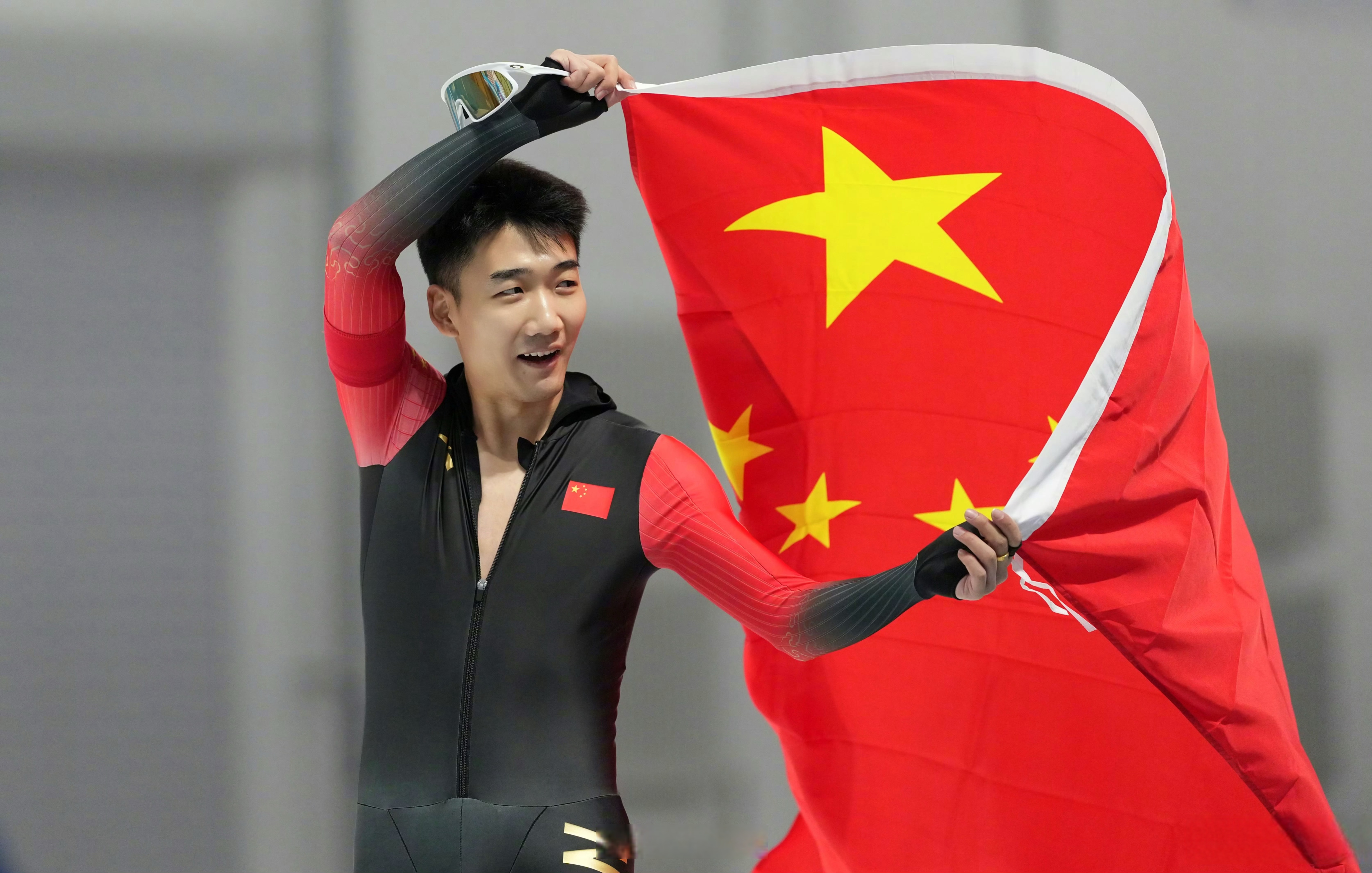 关于韩国运动员实现历史性突破披荣誉的信息