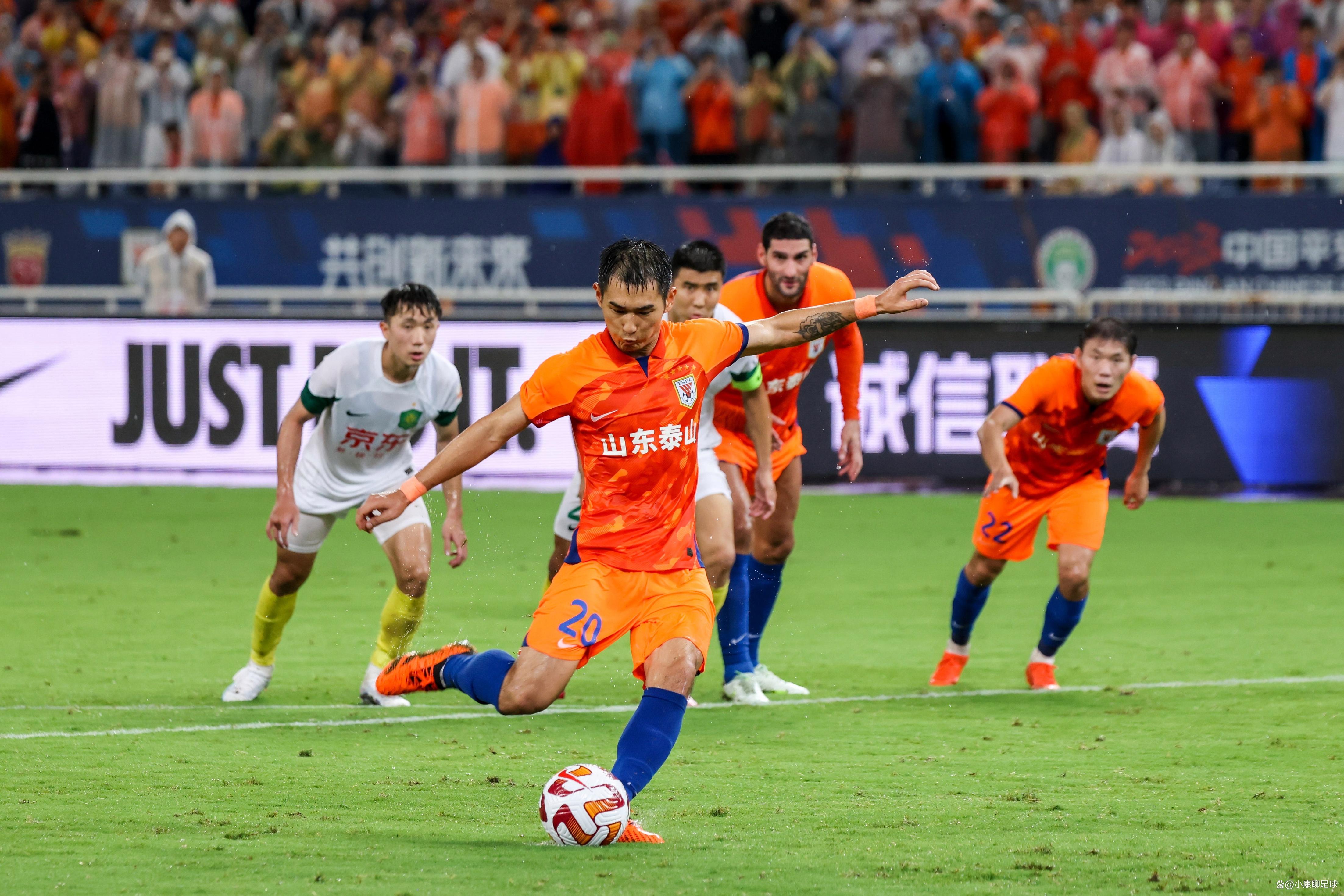 球队交锋角逐胜利，实力不容小觑