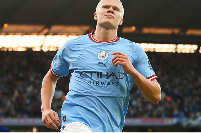 包含那不勒斯前锋再次上演帽子戏法，技惊四座的词条