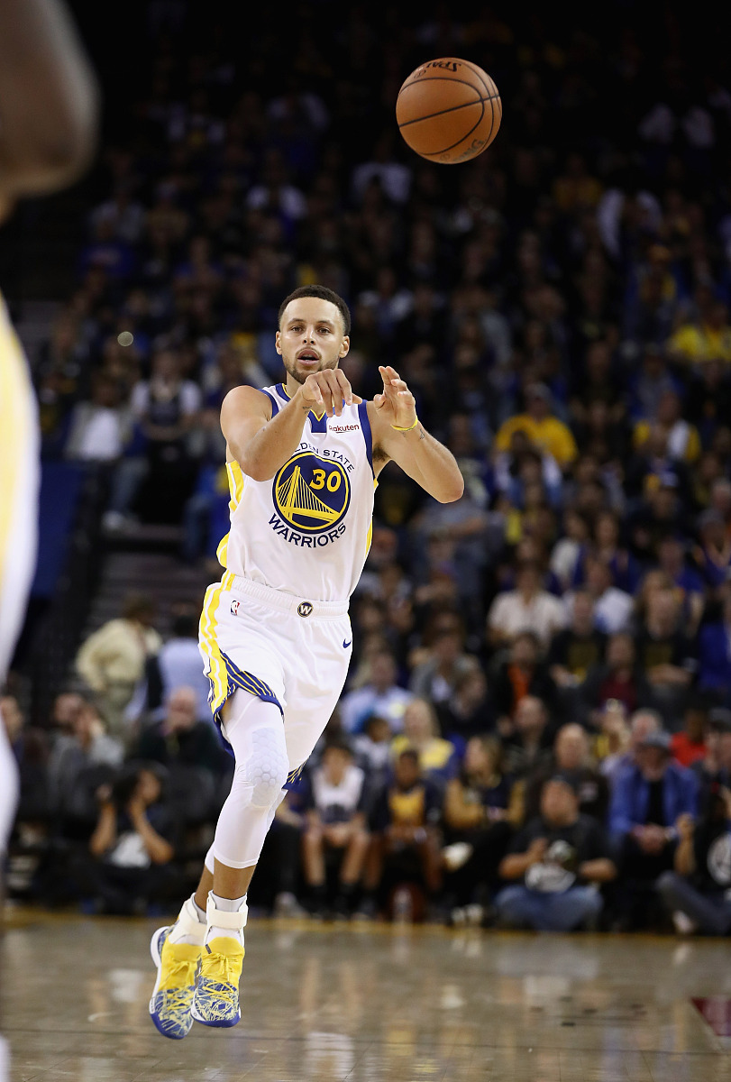 关于独行侠碾压福建队，库里刷新纪录的信息