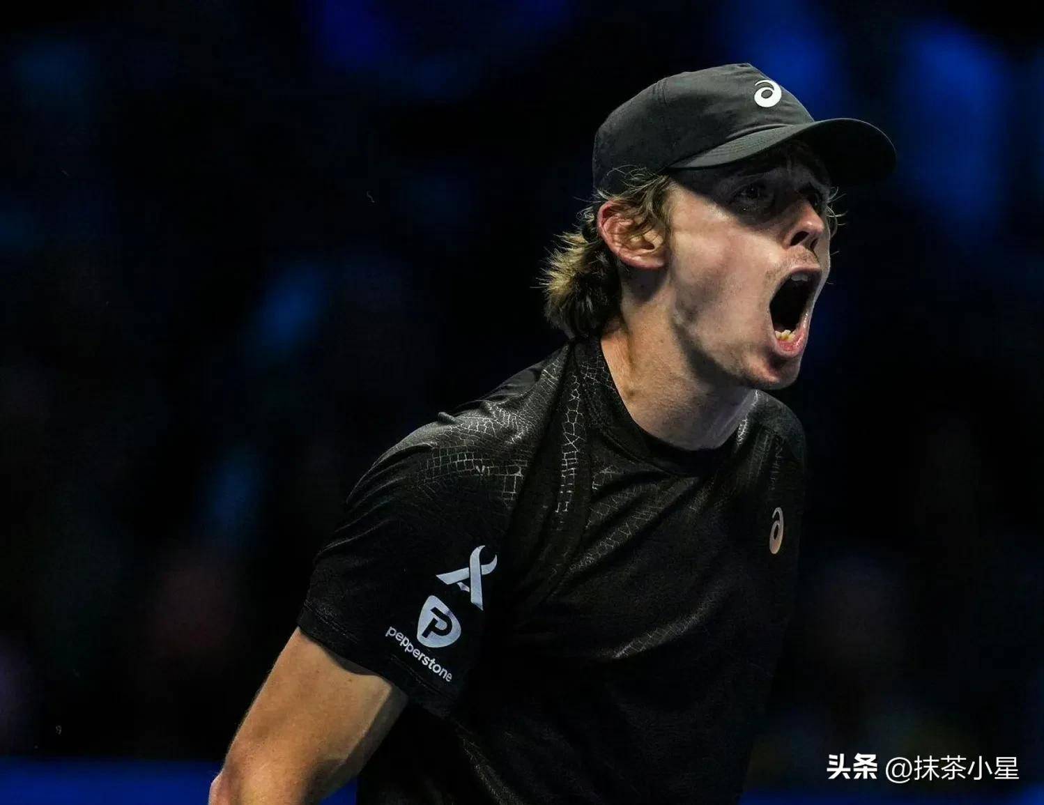 包含联合杯逆转ATP总决赛，阿尔卡拉斯惊艳四座的词条