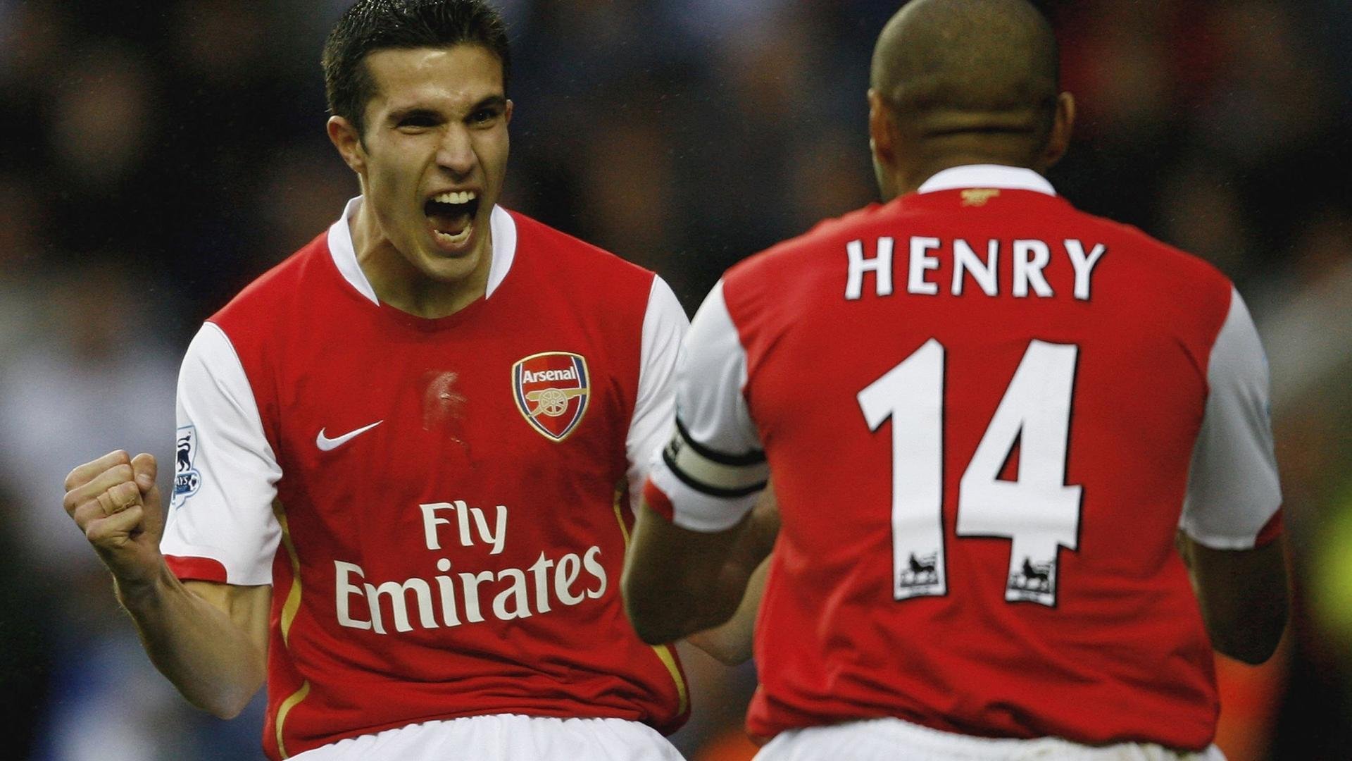 双城记，英超争冠焦点战与骑士争冠胜出，体育之夜的胜利交响